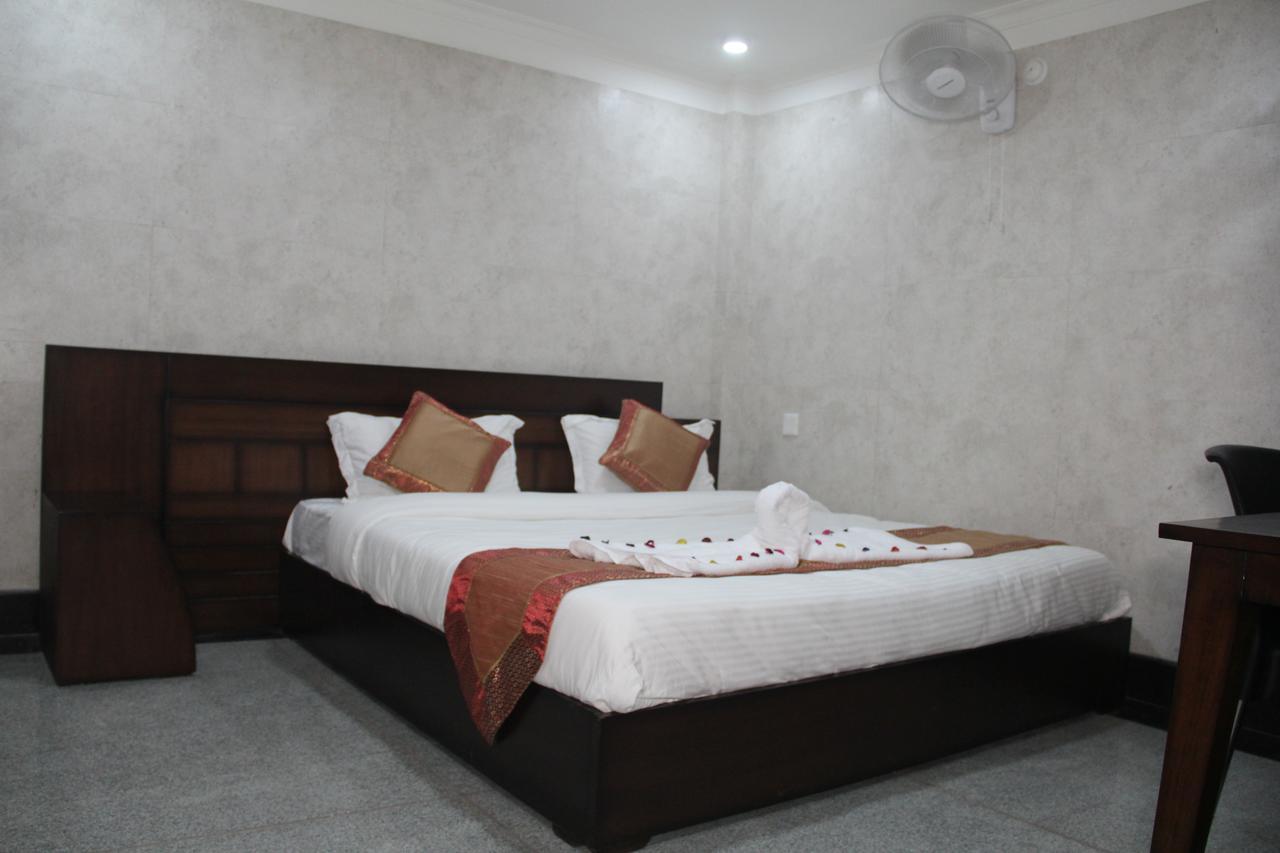 Haldwāni Hotel Silk מראה חיצוני תמונה