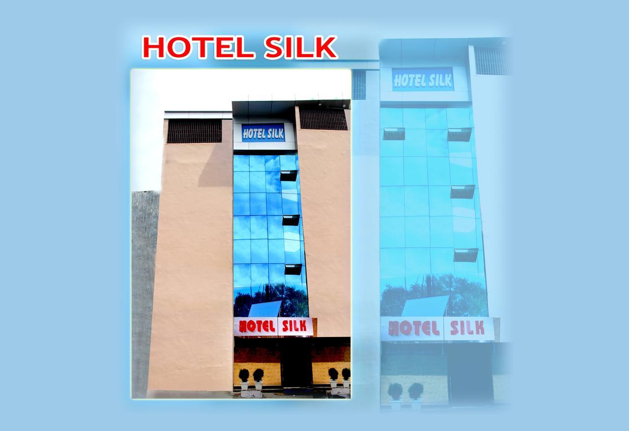Haldwāni Hotel Silk מראה חיצוני תמונה