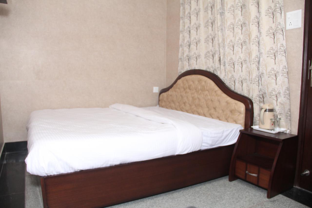 Haldwāni Hotel Silk מראה חיצוני תמונה