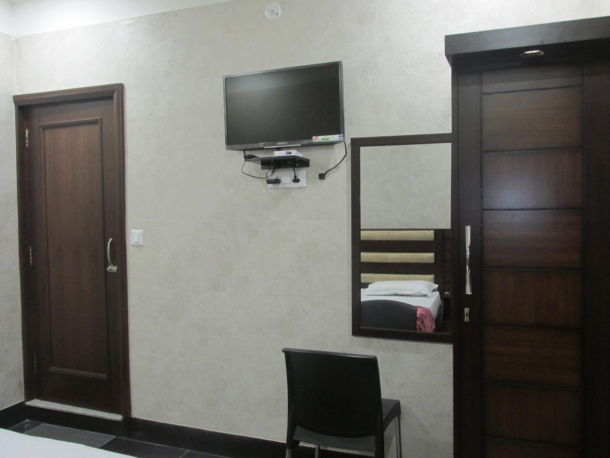 Haldwāni Hotel Silk מראה חיצוני תמונה
